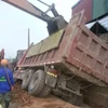 [Video] Hiện trường vụ xe tải công trình đè vỡ tường nhà dân