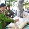 Bắt gần 2 tấn củ cải khô nhập lậu tập kết giữa trung tâm Hà Nội
