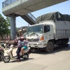 Hà Nội: Một phụ nữ tử vong dưới gầm xe tải khi băng qua ngã ba