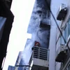 Căn nhà 5 tầng bị bà hỏa ghé thăm rạng sáng ngày cuối cùng của năm 2015. (Ảnh: Minh Sơn/Vietnam+)