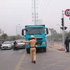 Từ hôm nay cảnh sát giao thông Hà Nội tăng cường xử phạt phương tiện đi vào làn xe buýt BRT theo quy định. (Ảnh: CTV)