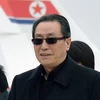 Ông Vũ Đại Vĩ tới sân bay quốc tế Bình Nhưỡng. (Nguồn: AFP/TTXVN)
