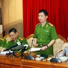 Đại tá Dương Văn Giáp, Trưởng phòng Cảnh sát điều tra tội phạm về trật tự xã hội (PC45, Công an Hà Nội) trả lời báo chí tại cuộc họp báo về vụ án Thẩm mỹ viện Cát Tường. (Ảnh: Doãn Tấn/TTXVN)