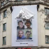 Một áp phích kêu gọi trả tự do cho bốn nhà báo Pháp tại Paris. (Nguồn: Reuters)