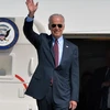 Phó Tổng thống Mỹ Joe Biden tới sân bay Boryspil ở Kiev ngày 21/4. (Nguồn: AFP/TTXVN)