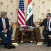 Ngoại trưởng Iraq Hoshyar Zebari (phải) hội đàm với Ngoại trưởng Mỹ John Kerry (trái) tại Baghdad ngày 23/6. (Nguồn: AFP/TTXVN)