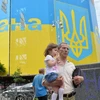 Người dân Ukraine trên đường phố ở thủ đô Kiev ngày 23/5. (Nguồn: AFP/TTXVN)