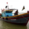 Bà Rịa-Vũng Tàu: Cứu 8 ngư dân trên tàu bị sóng đánh chìm