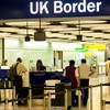 Bất chấp nỗ lực kiềm chế, người nhập cư vào Anh vẫn tăng mạnh