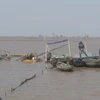 Gió lốc làm lật bè, 5 ngư dân Thanh Hóa được cứu vớt kịp thời