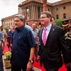 Bộ trưởng Quốc phòng Mỹ Ashton Carter và người đồng cấp Ấn Độ Manohar Parrikar. (Nguồn: inagist.com)