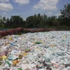 Cơ sở tái chế bao bì, nilon gây ô nhiễm môi trường khu dân cư. (Ảnh: Phạm Cường/TTXVN)
