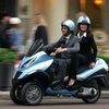 Sắp tới, các xe Piaggio ba bánh này sẽ chạy khắp Milan, khi dịch vụ 'scooter sharing' ra đời. (Nguồn: Corriere della Sera)