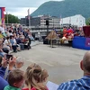 Các buổi biểu diễn rối nước tại Lễ hội Forde thu hút đông đảo khán giả tới xem. (Nguồn: Đại sứ quán Việt Nam tại Na Uy)