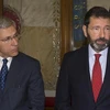 Phó Thị trưởng Rome Luigi Nieri (trái) và Thị trưởng Marino. (Nguồn: ANSA)