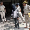 Kumar bị cảnh sát bắt giữ. (Nguồn: AFP/Getty Images)