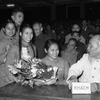 Chủ tịch Hồ Chí Minh nói chuyện với các đại biểu thanh niên xung phong vào tháng 1/1967. (Ảnh: Thế Trung/TTXVN)