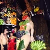 Cư dân mạng phẫn nộ vì tiệc hoa quả trên thân thể phụ nữ