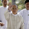 Tổng thống Myanmar U Thein Sein (giữa) tới dự cuộc họp của lãnh đạo các lực lượng chính trị ở Nay Pyi Taw ngày 12/1. (Nguồn: THX/TTXVN)