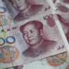 Đồng tiền giấy mệnh giá 100 nhân dân tệ tại Bắc Kinh ngày 25/8. (Nguồn: AFP/TTXVN)