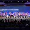 Chủ tịch nước Trương Tấn Sang (thứ 2, phải) và các đại biểu tham dự đối thoại các nhà lãnh đạo APEC và thành viên ABAC. (Nguồn: THX/TTXVN)