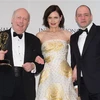 Người nhận giải thưởng Nhà sáng lập Emmy Quốc tế Julian Fellowes (trái), Elizabeth McGovern và Gareth Neame dự Giải thưởng quốc tế Emmy lần thứ 43 tại Khách sạn Hilton New York ngày 23/11. (Nguồn: AP)