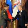 Tổng thống Putin và Tướng Valery Gerasimov trong cuộc họp với các tướng lĩnh đứng đầu quân đội Nga tại Moskva. (Nguồn: AFP/TTXVN)