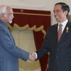 Phó Tổng thống Ấn Độ Mohammad Hamid Ansari trong cuộc gặp với Tổng thống Indonesia Joko Widodo (phải) ngày 2/11. (Nguồn: AFP/TTXVN)