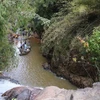 Hiện trường vụ việc tại khu vực thác số 4, thuộc Khu du lịch thác Datanla. (Ảnh: Nguyễn Dũng/TTXVN)