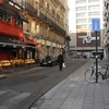 Các nhà hàng, quán bar ở trung tâm thủ đô Brussels vắng lặng trong Lễ Phục sinh. (Ảnh: Hương Giang/Vietnam+)