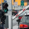 Cảnh sát Đức tăng cường an ninh tại sân bay Frankfurt, sau các vụ tấn công khủng bố ở Brussels. (Nguồn: AFP/TTXVN)