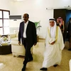 Bộ trưởng Bộ khoáng sản Sudan Ahmed Sadiq al-Karouri (trái) và Bộ trưởng Dầu mỏ và Khoáng sản Saudi Arabia Ali bin Ibrahim Al-Naimi. (Nguồn: Reuters)