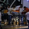 Chuyển người bị thương trong vụ đánh bom ở sân bay Ataturk đi cấp cứu. (Nguồn: EPA)