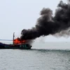 Một tàu đánh cá của Malaysia bị đánh chìm tại khu vực ngoài khơi Belawan, phía đông đảo Sumatra, Indonesia ngày 18/8/2015. (Nguồn: AFP/TTXVN)