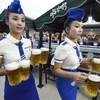 [Photo] Có gì đặc biệt trong lễ hội bia đầu tiên của Triều Tiên