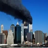 Tòa tháp đôi tại Trung tâm Thương mại thế giới ở thành phố New York, Mỹ bị tấn công ngày 11/9/2001. (Nguồn: AFP/TTXVN)