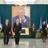 Thủ tướng Uzbekistan Shavkat Mirziyoyev (trái) và Tổng thống Nga Vladimir Putin tại lễ tang cố Tổng thống Islam Karimov ở Samarkand, ngày 6/9. (Nguồn: EPA/TTXVN)