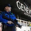 Cảnh sát Thụy Sĩ tuần tra tại sân bay. (Nguồn: AFP/TTXVN)
