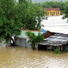 Hàng trăm nhà dân, trường học ở xã An Định (huyện Tuy An) bị ngập trong nước. (Ảnh: Thế Lập/TTXVN)