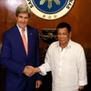 Ngoại trưởng Mỹ John Kerry và Tổng thống Philippines Rodrigo Duterte. (Nguồn: AP)