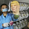 Những chiếc mặt nạ Donald Trump "cháy hàng" sau bầu cử Mỹ