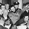 Lãnh tụ Cuba Fidel Castro (giữa) tại Harlem, New York (Mỹ) ngày 20/9/1960. (Nguồn: AP/ TTXVN)