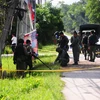 Binh sỹ Thái Lan điều tra tại hiện trường một vụ đánh bom ở Bacho, Narathiwat ngày 3/11. (Nguồn: AFP/TTXVN)