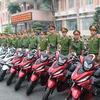 Ủy ban Nhân dân tỉnh Bình Dương bàn giao 100 xe môtô Honda Winner 150cc cho lực lượng cảnh sát phòng chống tội phạm. (Ảnh: Nguyễn Văn Việt/TTXVN)