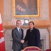Tại tòa nhà Quốc hội Canada ở thủ đô Ottawa, Ủy viên Trung ương Đảng, Phó Chủ tịch Quốc hội, Đại tướng Đỗ Bá Tỵ hội đàm với với ông Bruce Stanton, Phó Chủ tịch Hạ viện Canada. (Ảnh: Trường Giang/TTXVN)