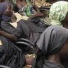 Các nữ sinh làng Chibok được Boko Haram trả tự do trong cuộc gặp các nhà chức trách tại Abuja ngày 13/10. (Nguồn: AFP/TTXVN)