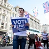 Giới trẻ tại Anh tham gia vận động ở lại EU tại thủ đô London ngày 21/6. (Nguồn: AFP/TTXVN)