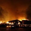 [Photo] "Biển lửa" khủng khiếp trong vụ cháy lớn ở Nha Trang