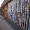 Một phần bức tường biên giới giữa Mỹ và Mexico, đoạn qua thành phố Tijuana (Mexico) ngày 27/1. (Nguồn: THX/TTXVN)