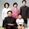 Kim Jong-nam (phải, trước) và cha là cố lãnh đạo Triều Tiên Kim Jong-il (trái trước) tháng 8/1981. (Nguồn: Yonhap/TTXVN)